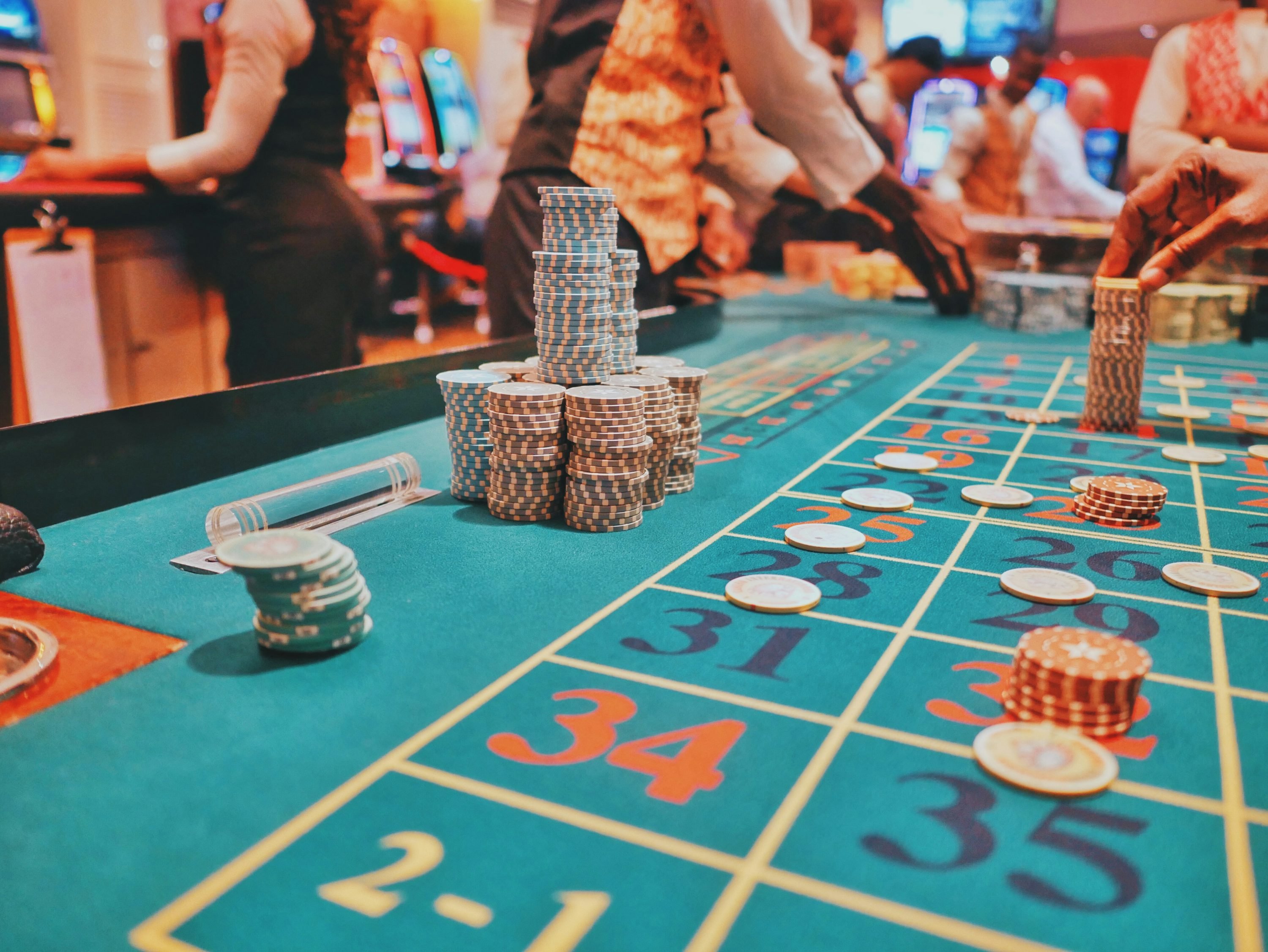 Tampilan menu Live Casino di aplikasi pahing toto menampilkan berbagai meja Live Baccarat dengan batas taruhan berbeda